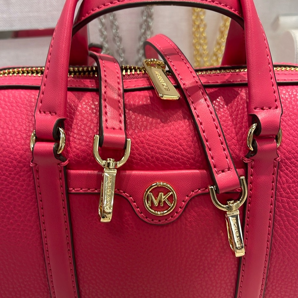 Michael Kors Travel Small Duffle Leather Crossbody Satchel Electric Pink
NWT - Picture 3 of 16